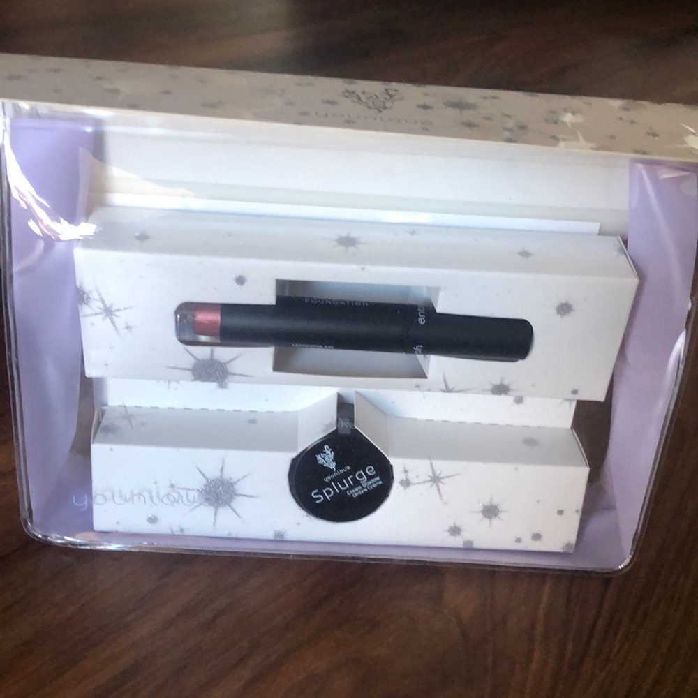 Liquid lipstick and cream shadow